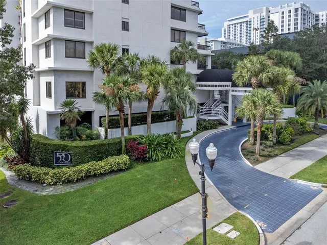 a view of a yard in front of house