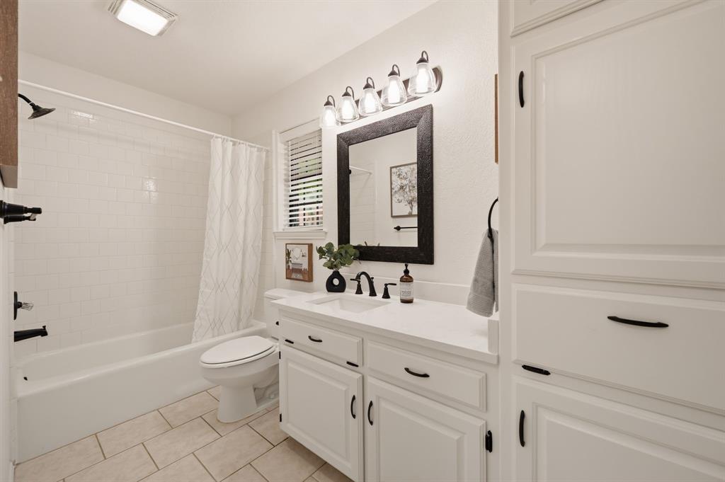 1805 Renfro Road Colleyville, TX 76034 - Photo 22 of 40 Bathroom