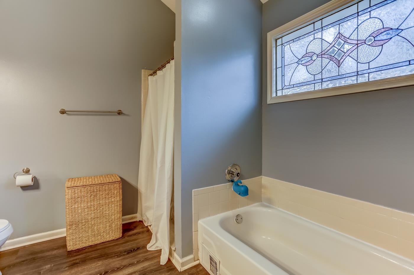 293 Glen Echo Road Collierville, TN 38017 - Photo 19 of 33 a bathroom with a bathtub and shower