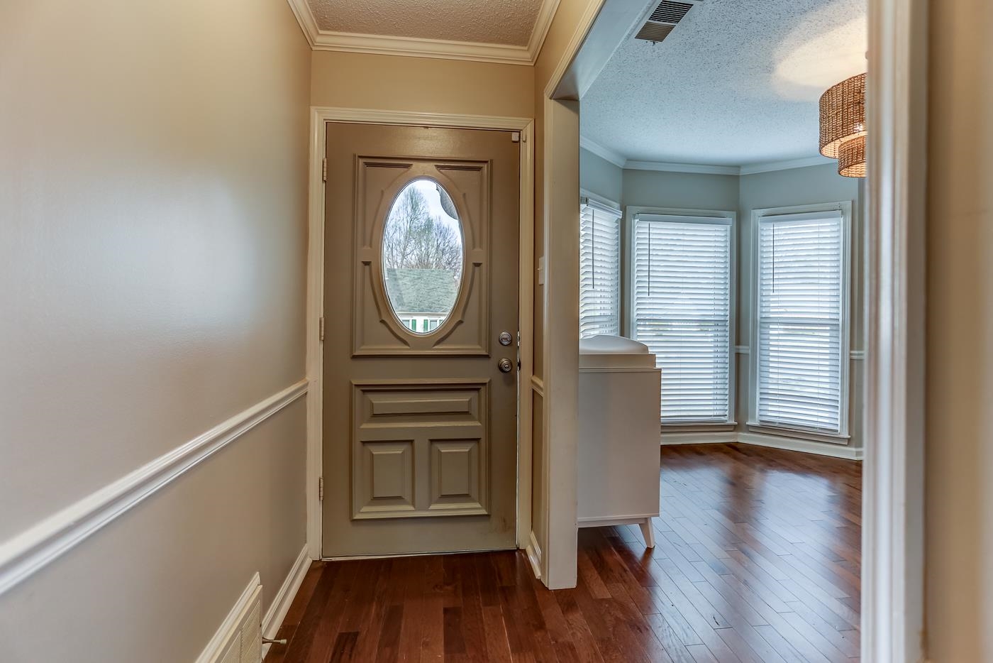 293 Glen Echo Road Collierville, TN 38017 - Photo 5 of 33 a view of a hallway with wooden floor