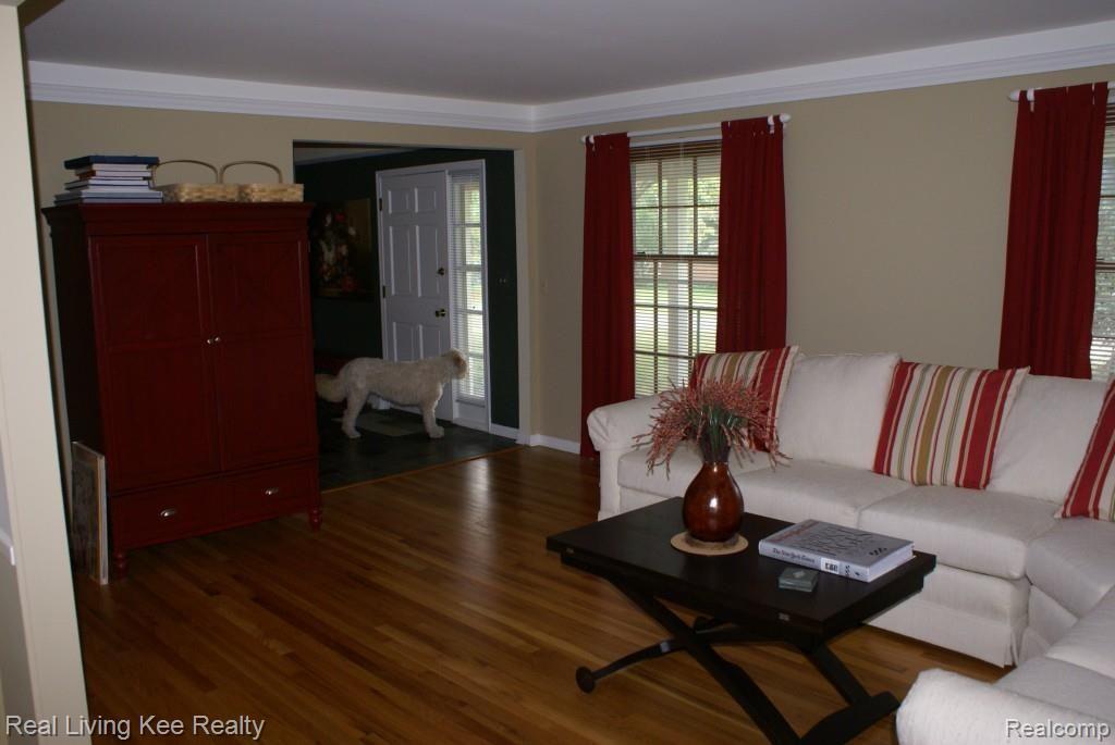 393 Broadleaf Drive Rochester, MI 48306 - Photo 2 of 14 living room.jpg