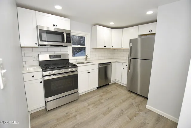 $1,250 | 83 Osborne Road, Colonie, NY 12205