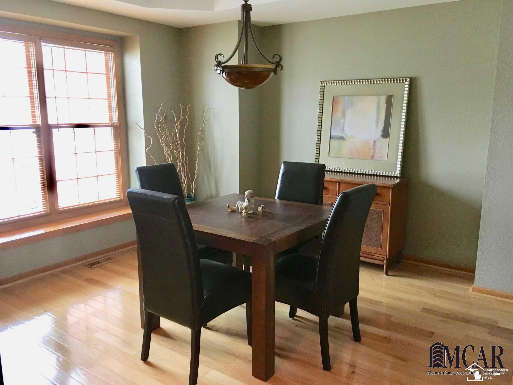 2465 Sandpiper Road Lambertville, MI 48144 - Photo 17 of 37 21436996-16.JPG