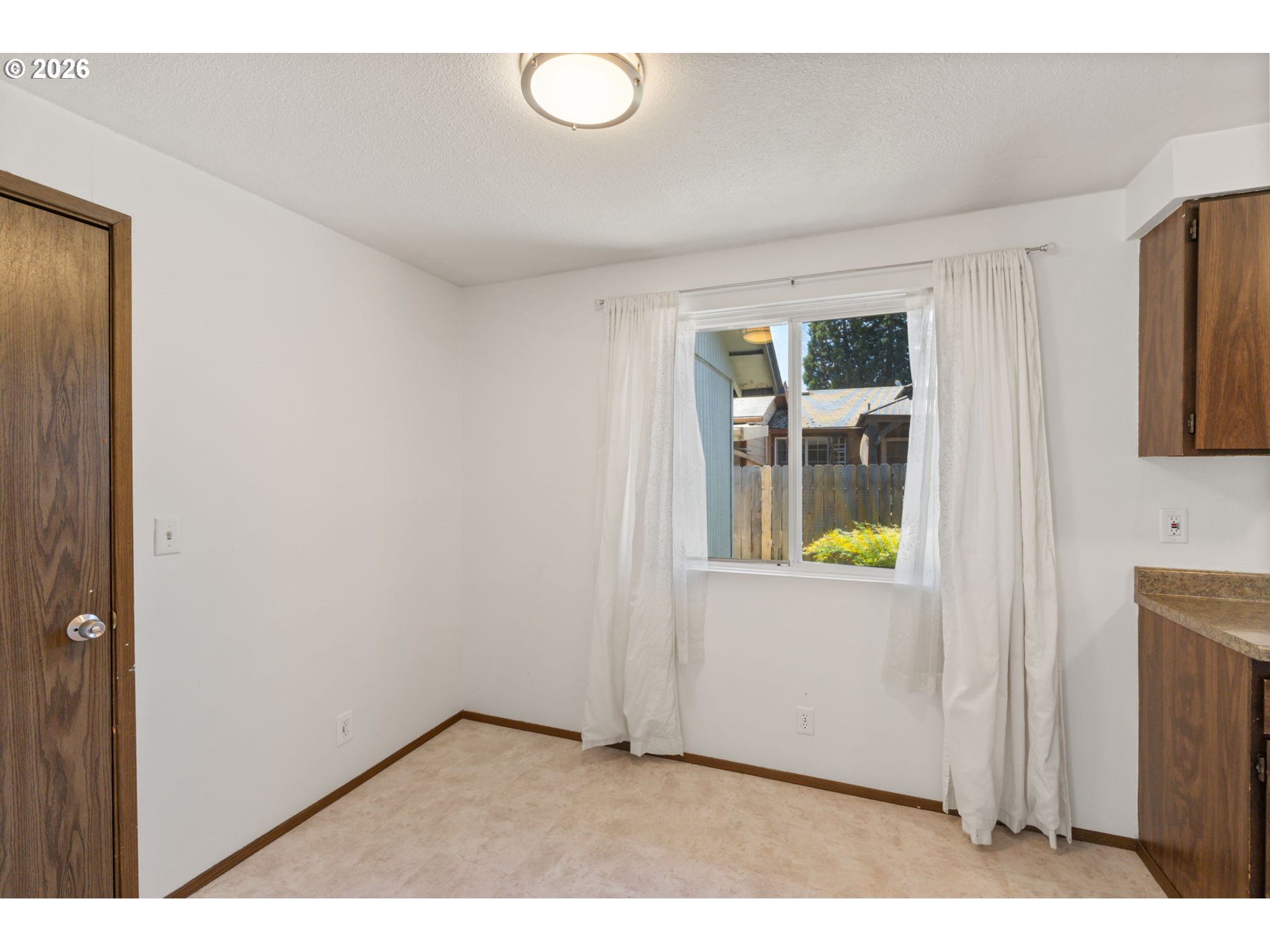 4526 Daisy Street Springfield, OR 97478 - Photo 10 of 35