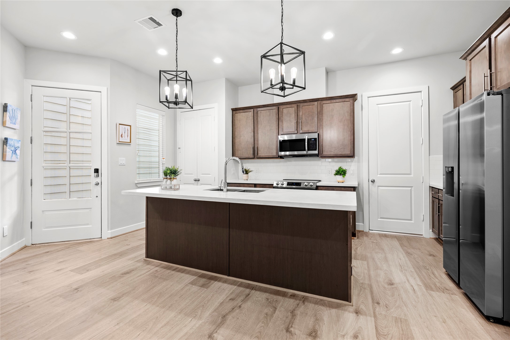 2214 Roozy Lake Lane Houston, TX 77055 - Photo 3 of 22