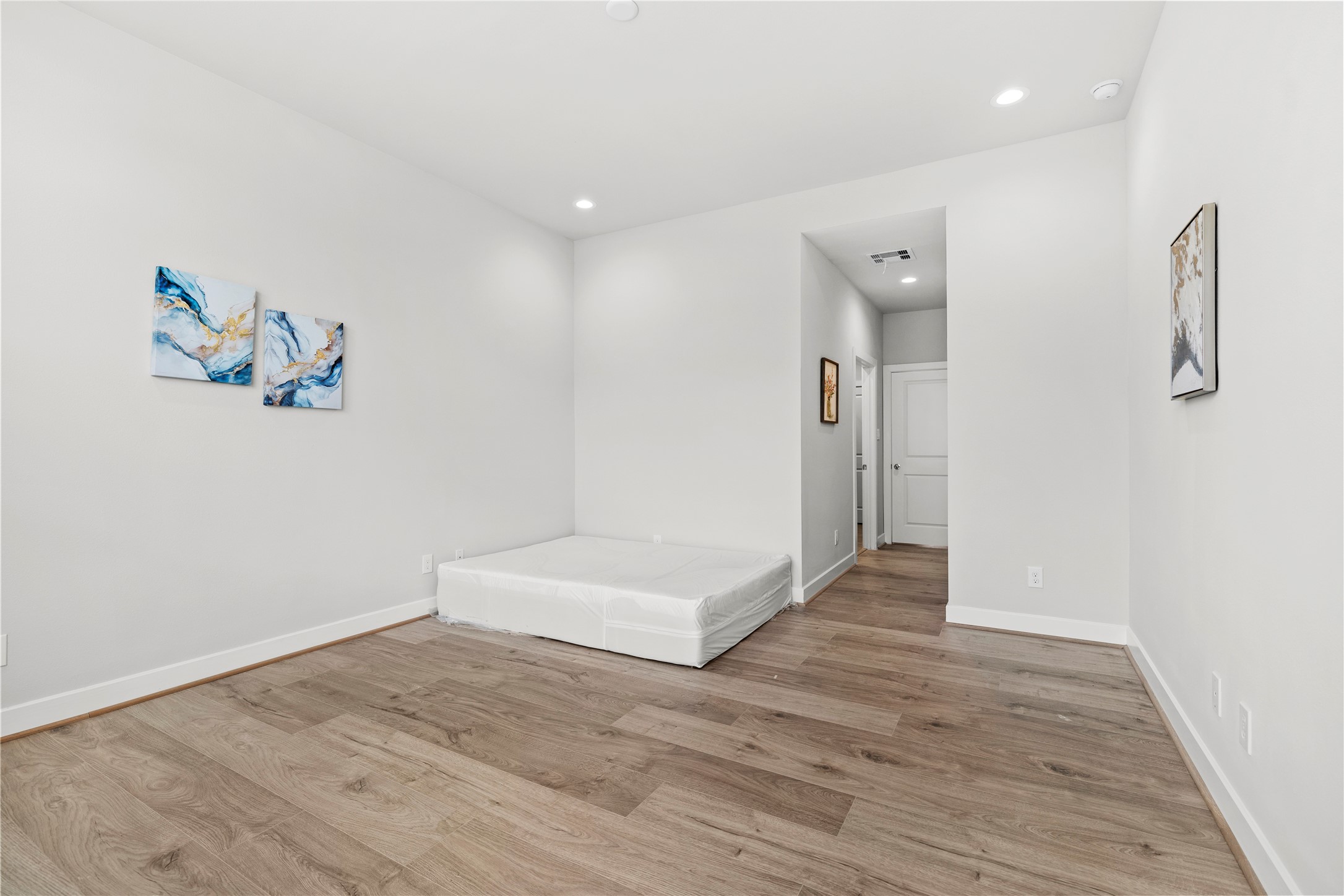 2214 Roozy Lake Lane Houston, TX 77055 - Photo 10 of 22 Large Master Bedroom