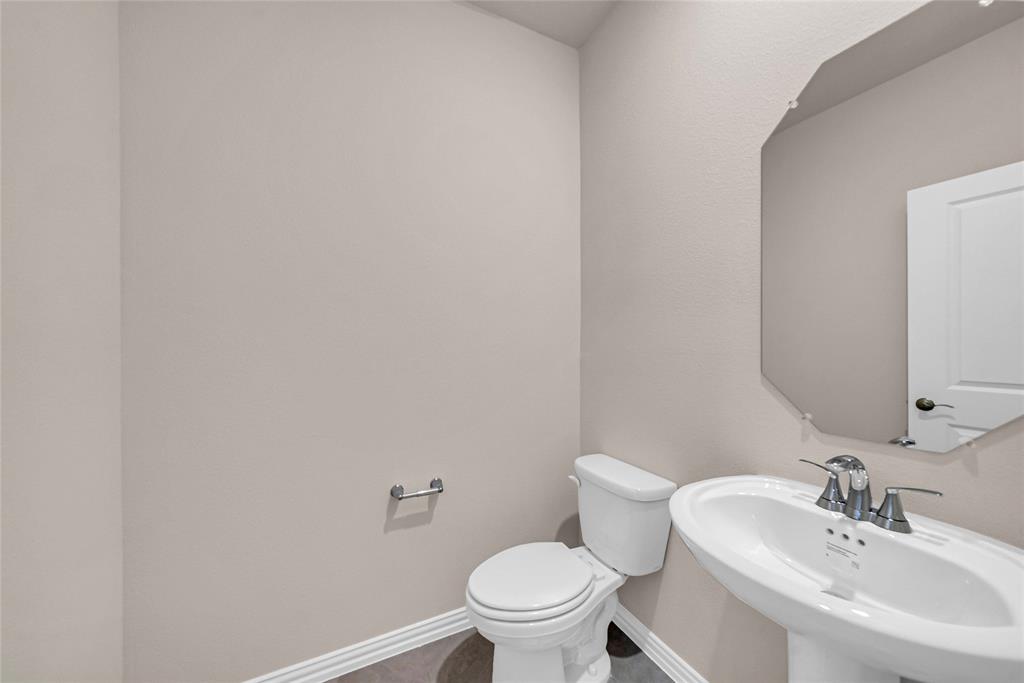504 Weller Road Lowry Crossing, TX 75069 - Photo 6 of 32 a bathroom with a sink and a toilet