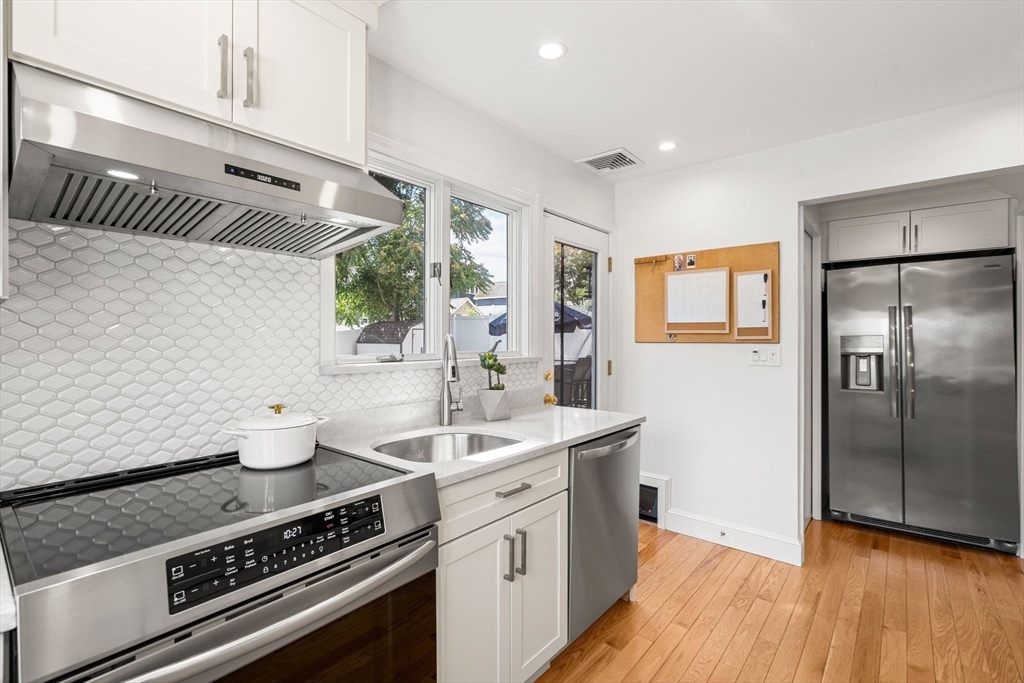 12 Sunset Road Stoneham, MA 02180 - Photo 7 of 42
