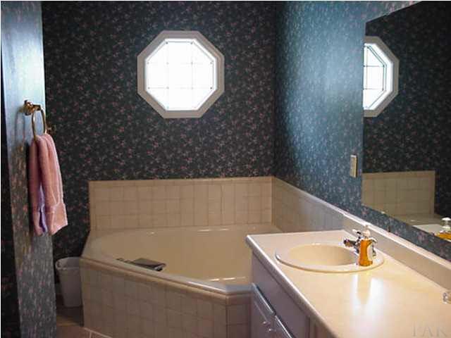 2442 Tate Road Cantonment, FL 32533 - Photo 10 of 15 Master bath with whirlpool tub, separate shower, walk-in closet.