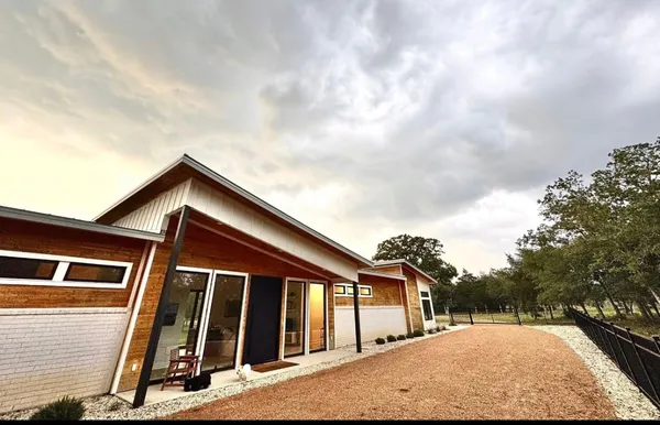 $1,385,555 | 10080 Fm 682, Cuero, TX 77954