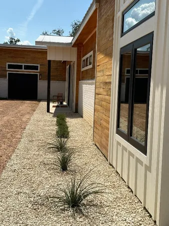 $1,385,555 | 10080 Fm 682, Cuero, TX 77954