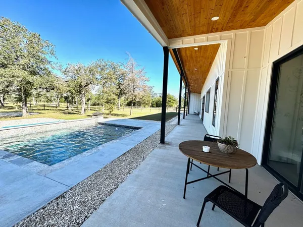 $1,385,555 | 10080 Fm 682, Cuero, TX 77954