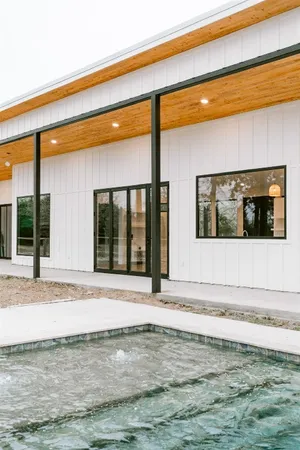 $1,385,555 | 10080 Fm 682, Cuero, TX 77954