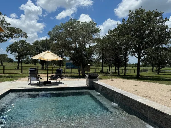 $1,385,555 | 10080 Fm 682, Cuero, TX 77954