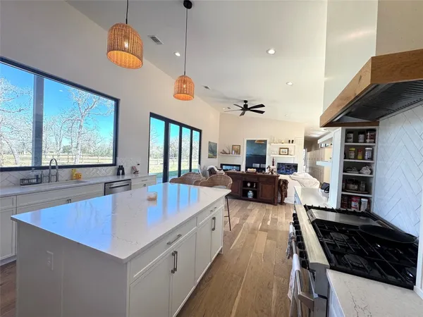 $1,385,555 | 10080 Fm 682, Cuero, TX 77954