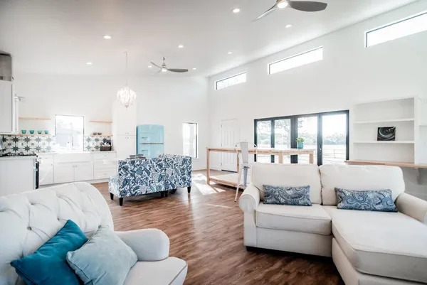 $1,385,555 | 10080 Fm 682, Cuero, TX 77954