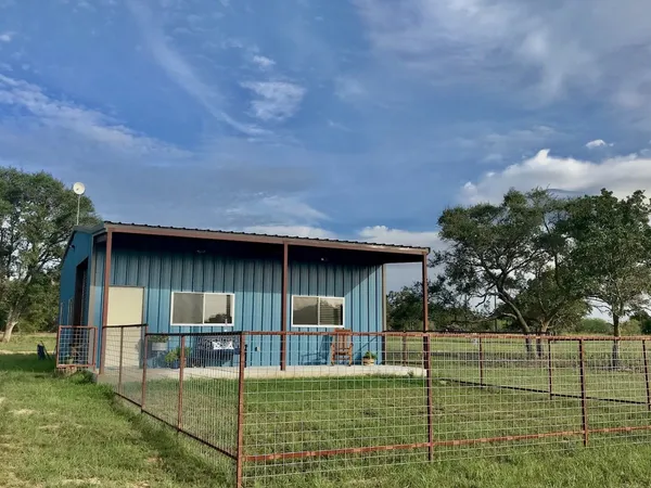 $1,385,555 | 10080 Fm 682, Cuero, TX 77954