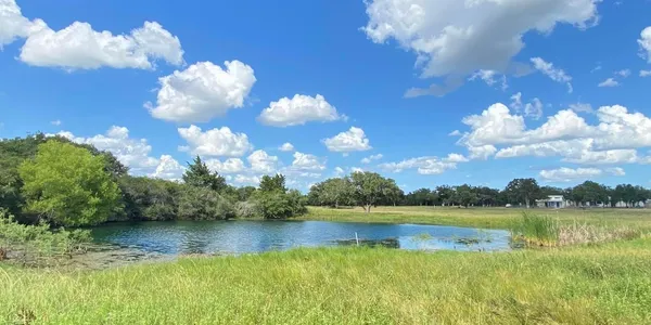 $1,385,555 | 10080 Fm 682, Cuero, TX 77954