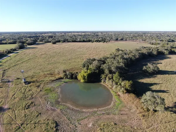 $1,385,555 | 10080 Fm 682, Cuero, TX 77954