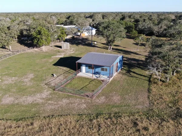 $1,385,555 | 10080 Fm 682, Cuero, TX 77954