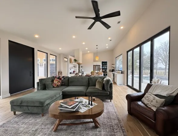 $1,385,555 | 10080 Fm 682, Cuero, TX 77954