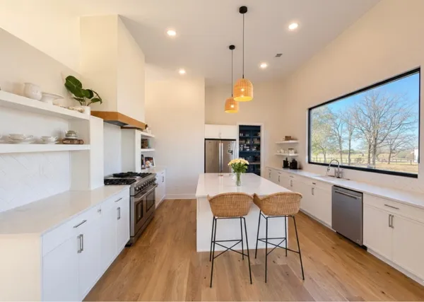 $1,385,555 | 10080 Fm 682, Cuero, TX 77954