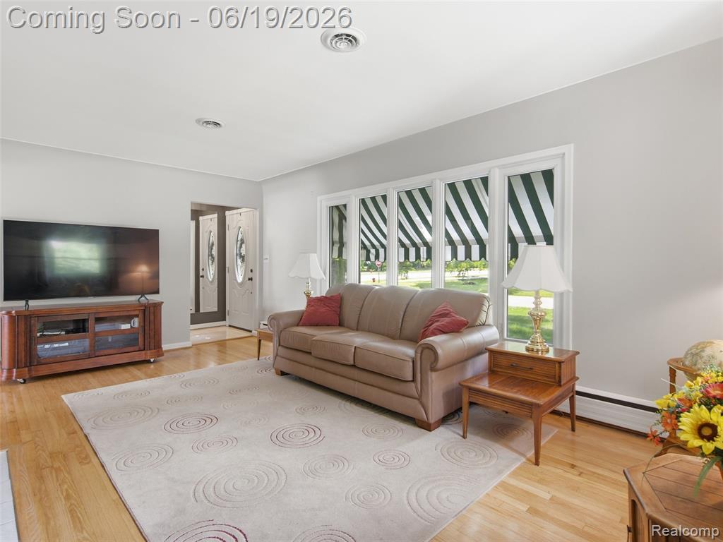 24 Nevada Avenue Rochester Hills, MI 48309 - Photo 12 of 34