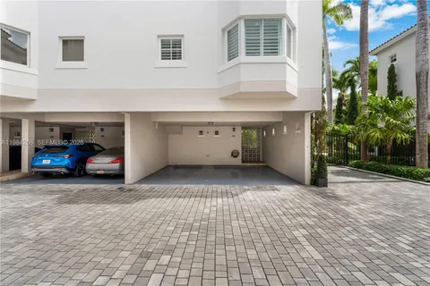 $1,099,000 | 261 Navarre Avenue, Unit B1, Coral Gables, FL 33134