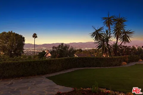 $2,049,500 | 15451 Longbow Drive, Sherman Oaks, CA 91403