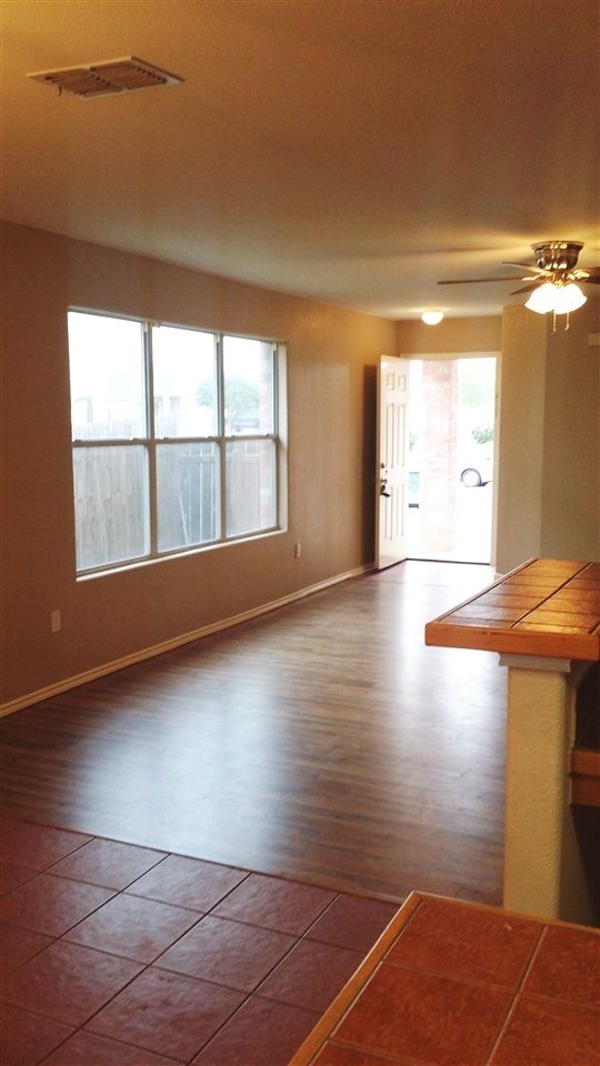 916 Witherspoon Loop Laredo, TX 78046 - Photo 4 of 13 Gallery Image 4