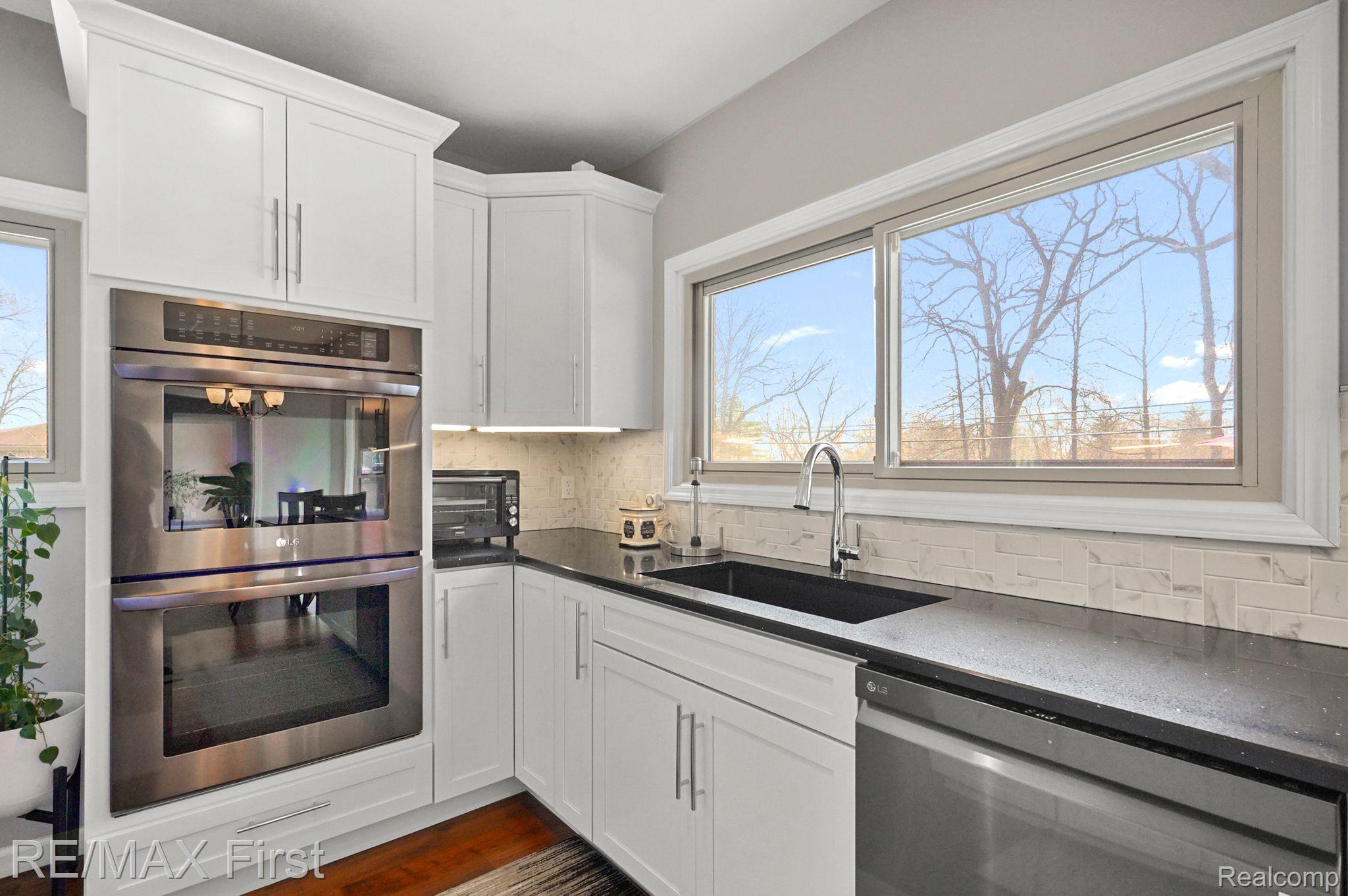 215 Stark Road Rochester, MI 48307 - Photo 11 of 32 KITCHEN