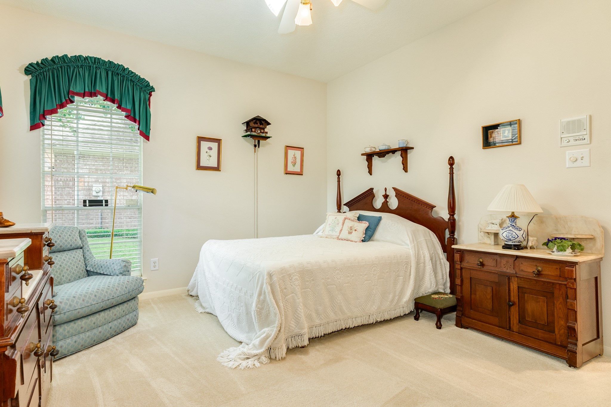 16522 Shadow Path Drive Pasadena, TX 77059 - Photo 21 of 33 a bedroom with a bed and a couch