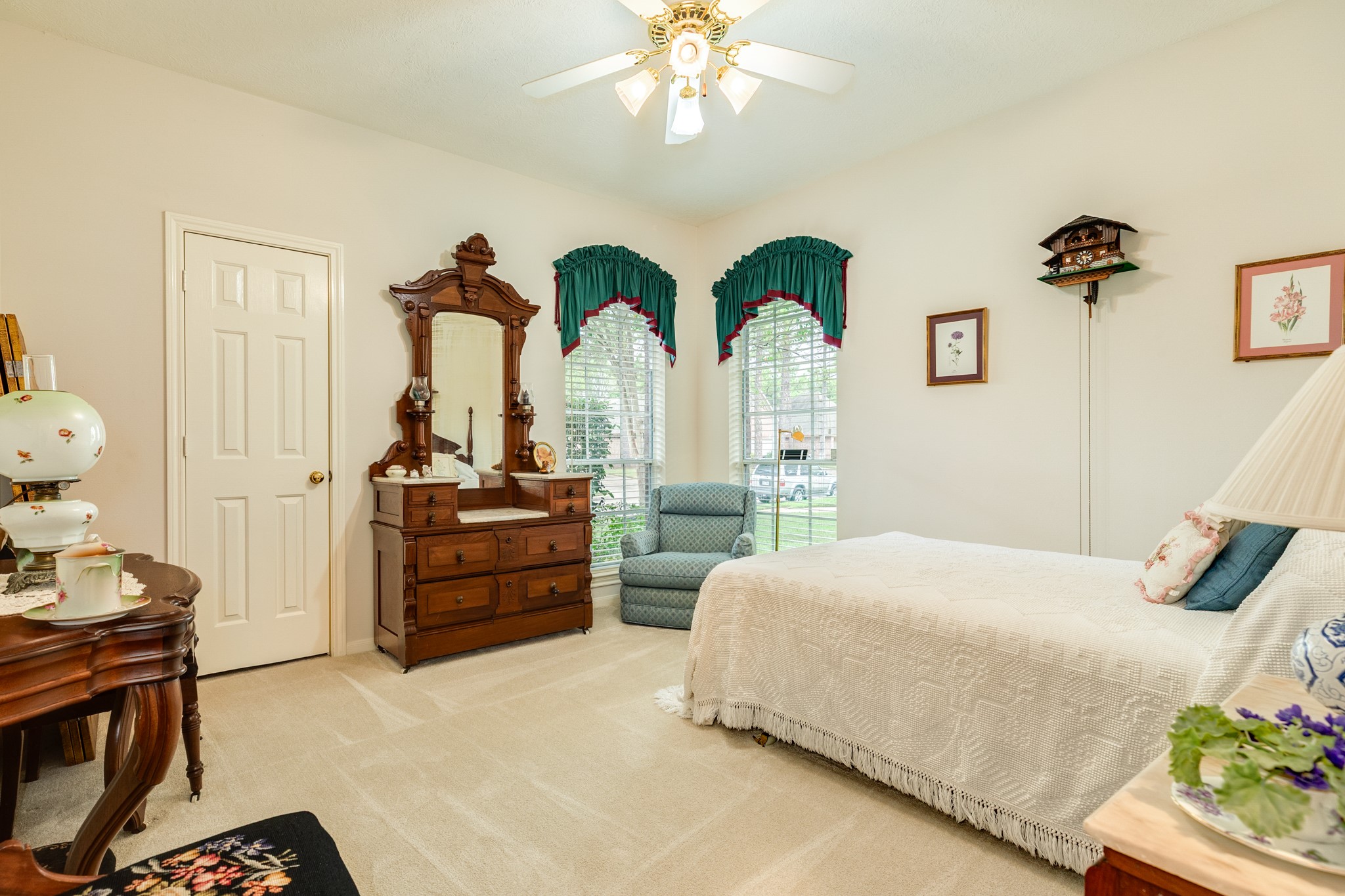 16522 Shadow Path Drive Pasadena, TX 77059 - Photo 22 of 33 a bedroom with a bed and ceiling fan
