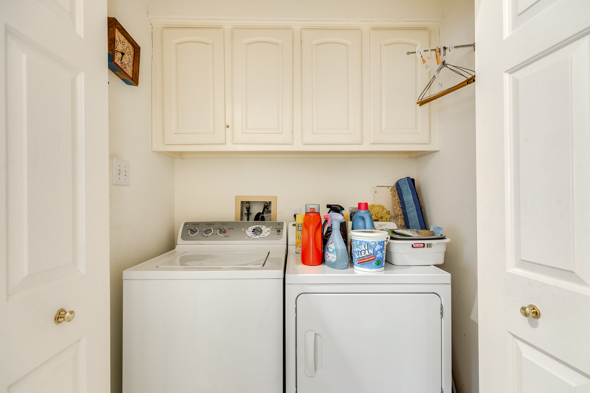 16522 Shadow Path Drive Pasadena, TX 77059 - Photo 26 of 33 a utility room with dryer and washer
