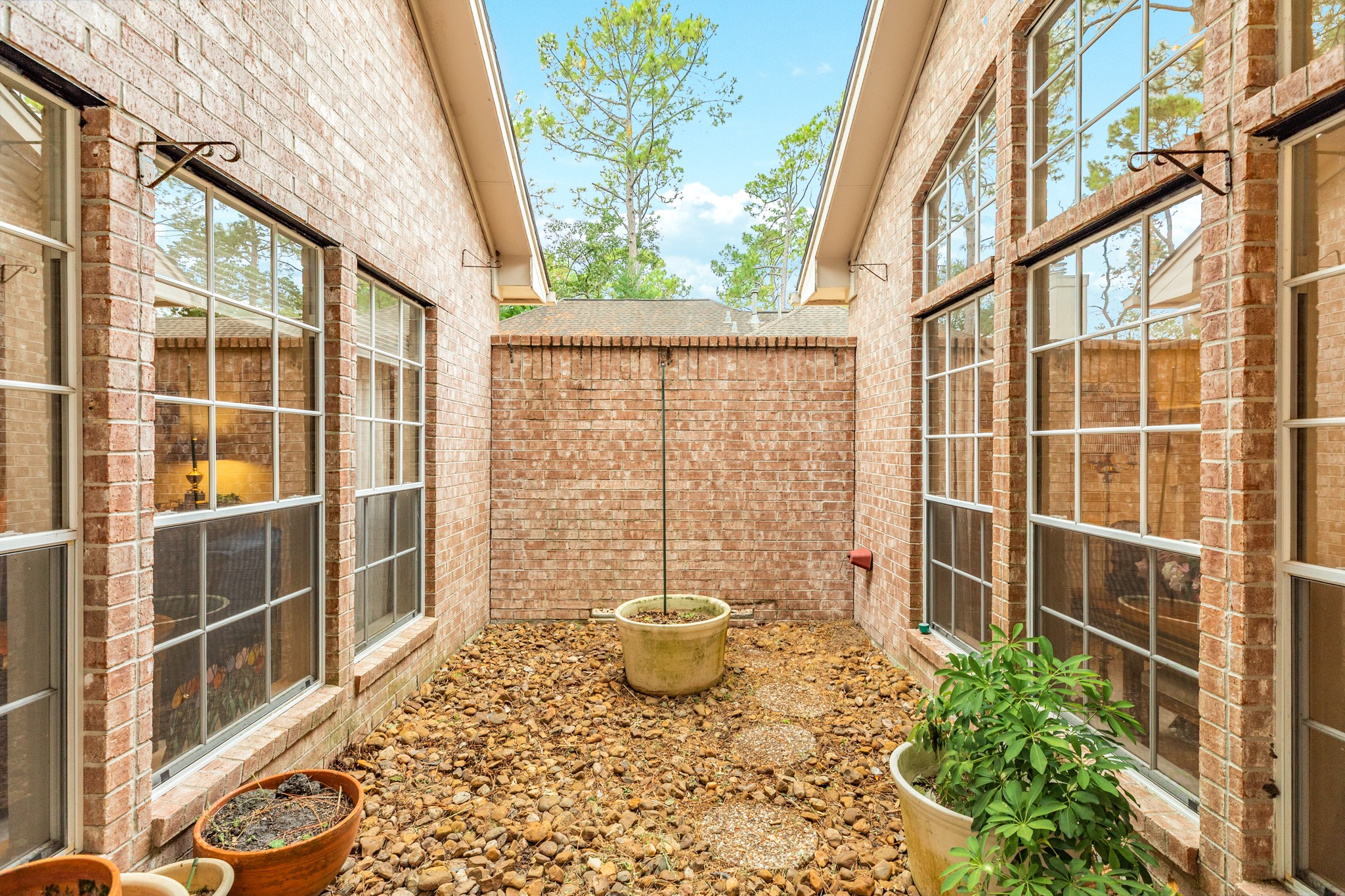 16522 Shadow Path Drive Pasadena, TX 77059 - Photo 28 of 33 a view of a balcony with chair and potted plant