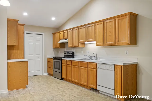 $389,900 | 347 Timberlake East, Holland, MI 49424