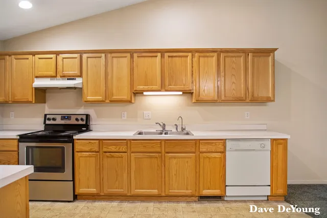 $389,900 | 347 Timberlake East, Holland, MI 49424