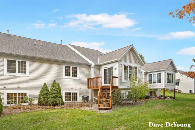 $389,900 | 347 Timberlake East, Holland, MI 49424