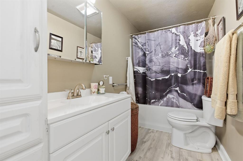 283 Center Grange Road Aliquippa, PA 15001 - Photo 25 of 29 Full Bathroom