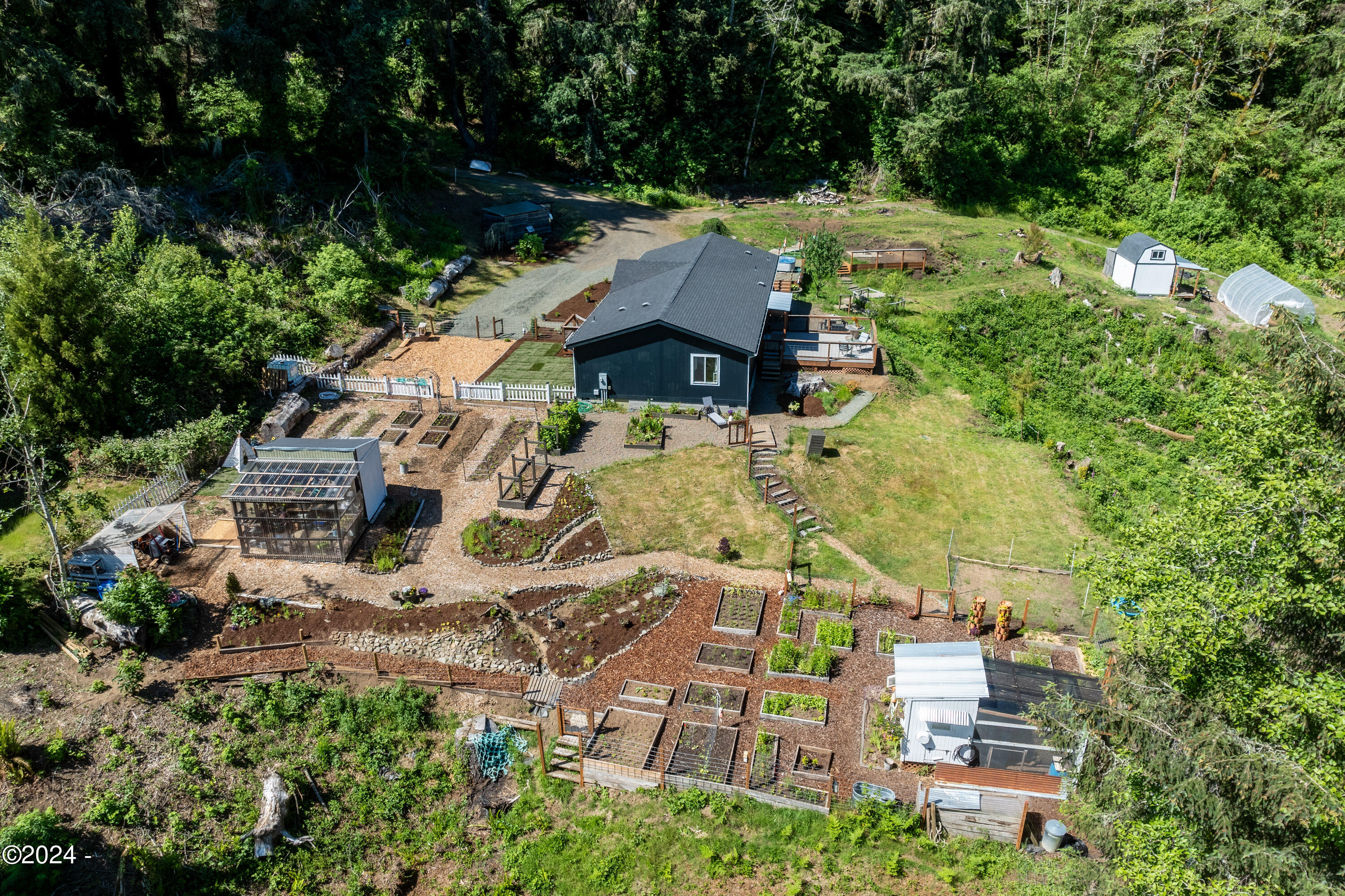405 Southeast John Nye Road Newport, OR 97365 - Photo 5 of 54 South Facing Gardens