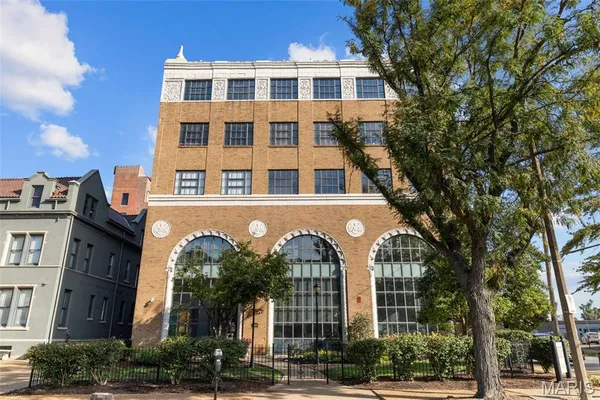 $379,000 | 4901 Washington Avenue, Unit 2A, St. Louis, MO 63108