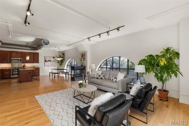 $389,000 | 4901 Washington Avenue, Unit 2A, St. Louis, MO 63108