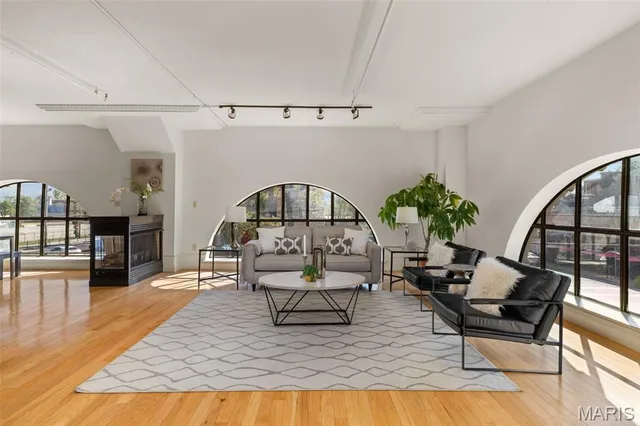 $389,000 | 4901 Washington Avenue, Unit 2A, St. Louis, MO 63108