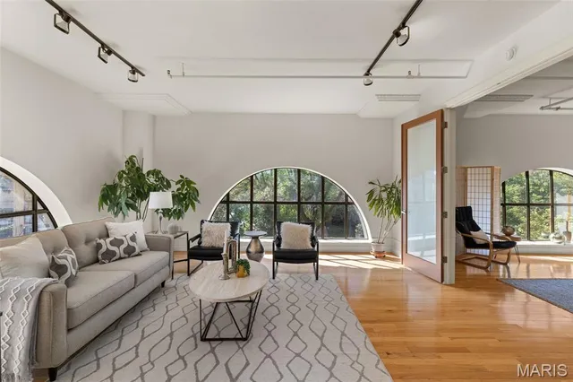 $389,000 | 4901 Washington Avenue, Unit 2A, St. Louis, MO 63108