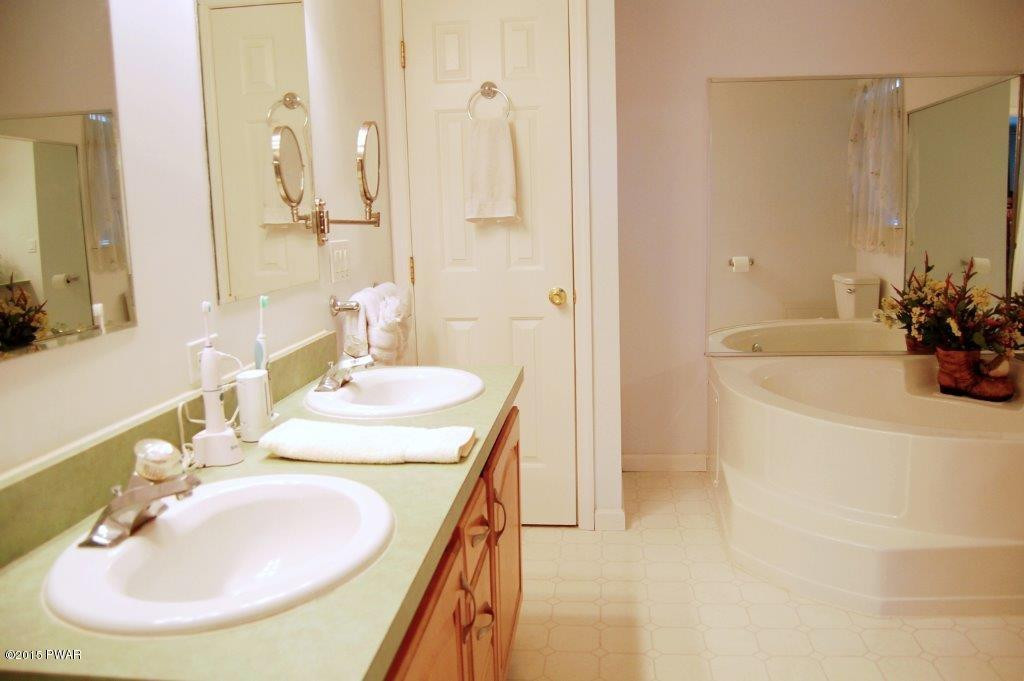 153 Deer Run Road Hawley, PA 18428 - Photo 23 of 44 Gallery Image 23