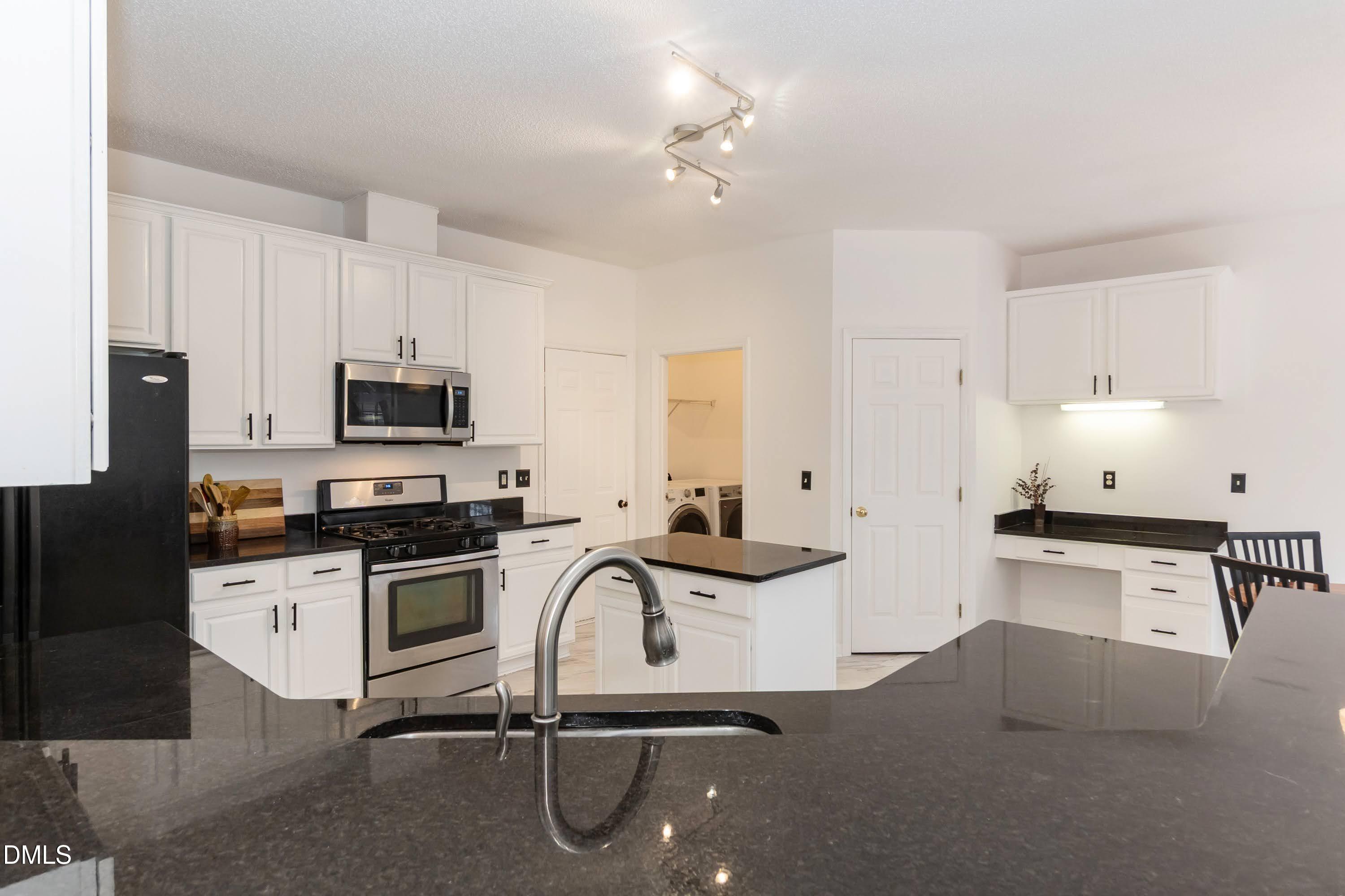 5525 Rush Springs Court Raleigh, NC 27617 - Photo 18 of 43 Kitchen 06