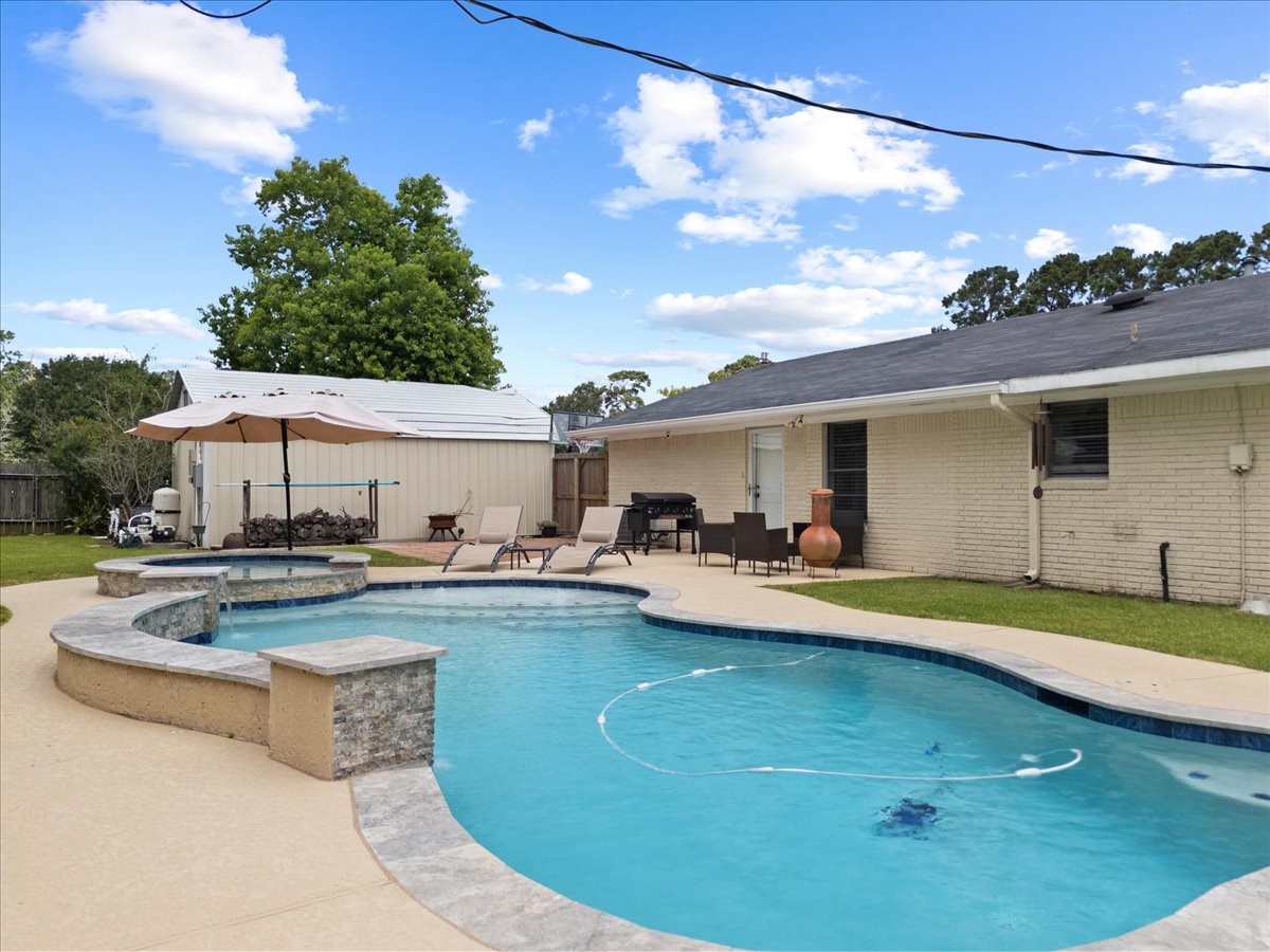 804 Otter Road Anahuac, TX 77514 - Photo 39 of 44 What a great place to host!
