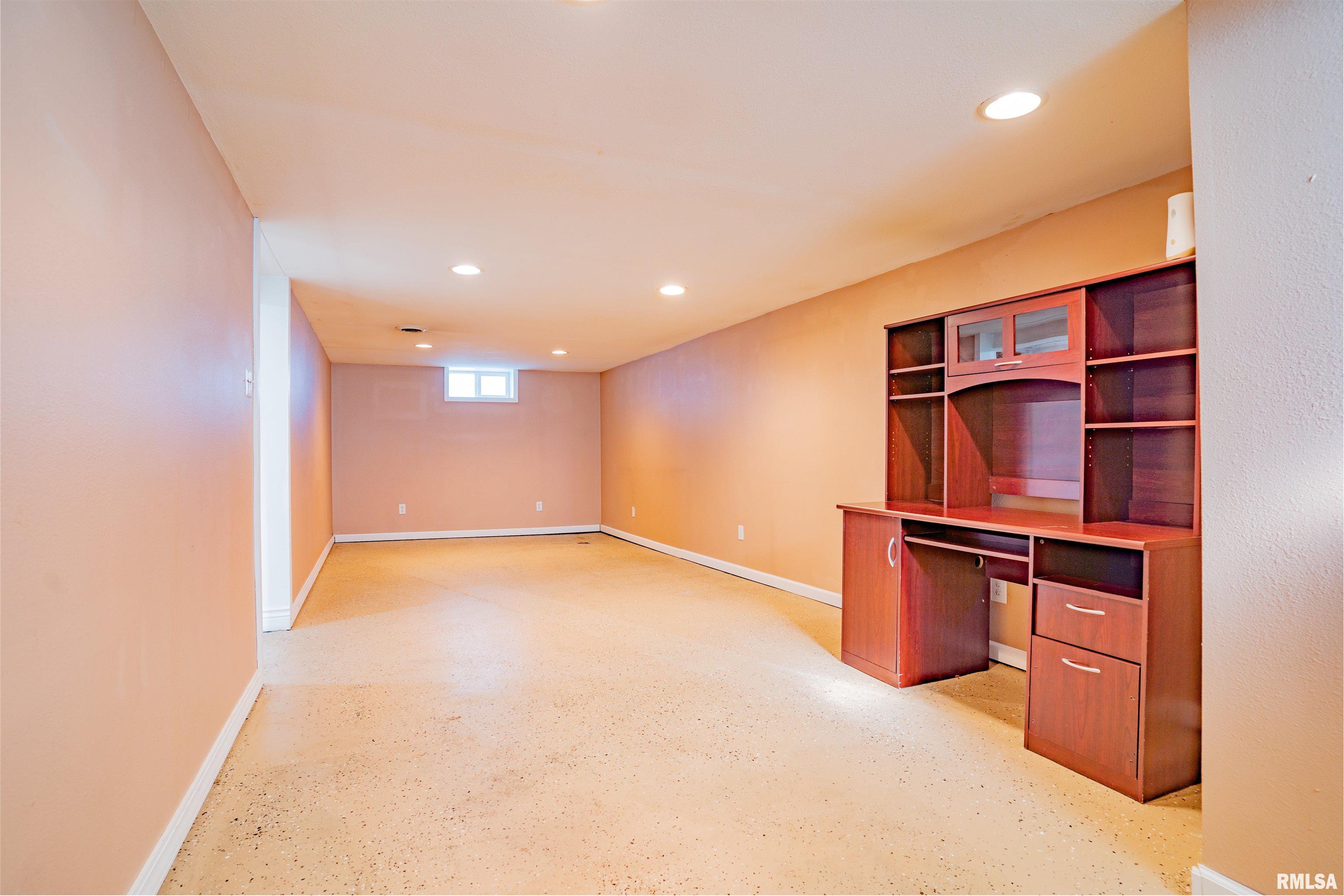 806 Spring Street Washington, IL 61571 - Photo 19 of 27 Gallery Image 19