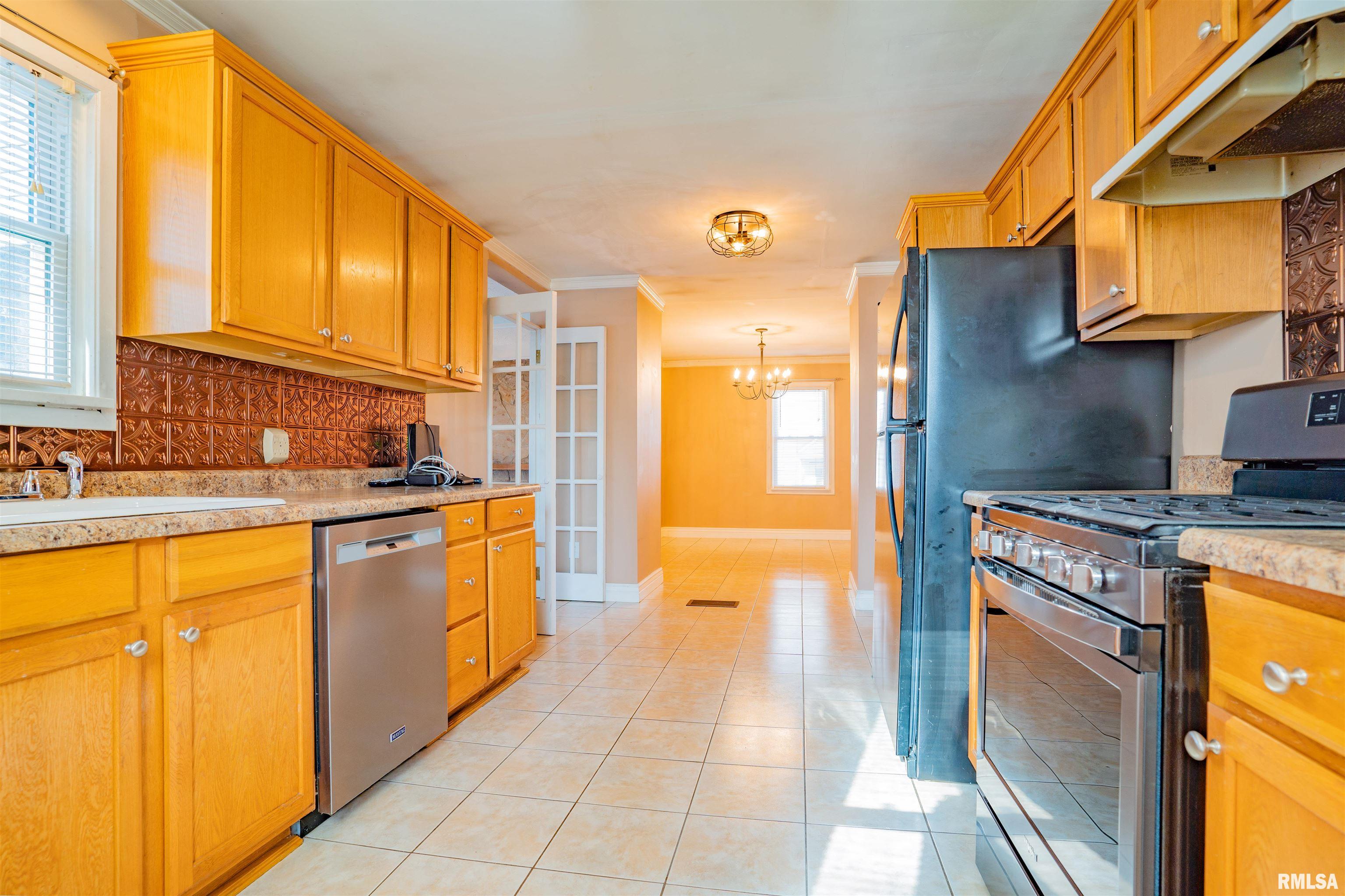 806 Spring Street Washington, IL 61571 - Photo 7 of 27 Gallery Image 7