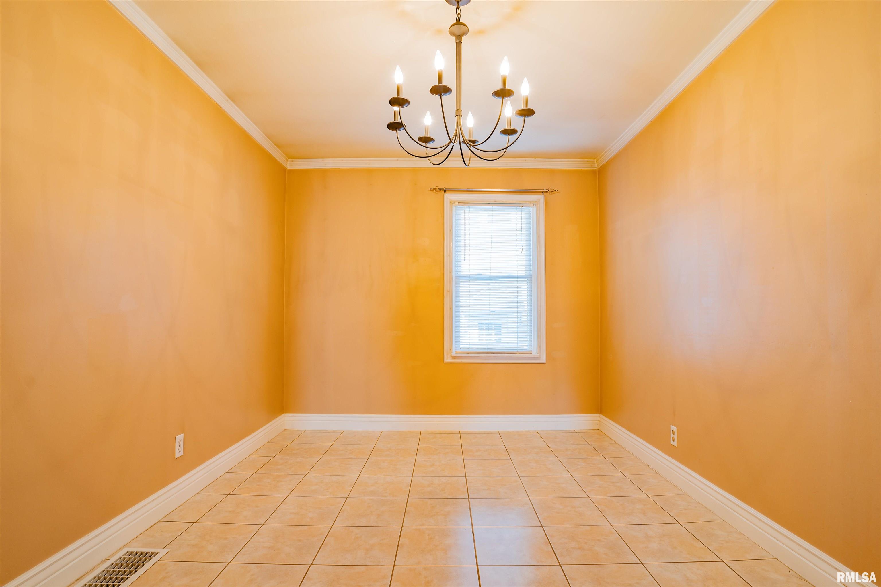 806 Spring Street Washington, IL 61571 - Photo 8 of 27 Gallery Image 8